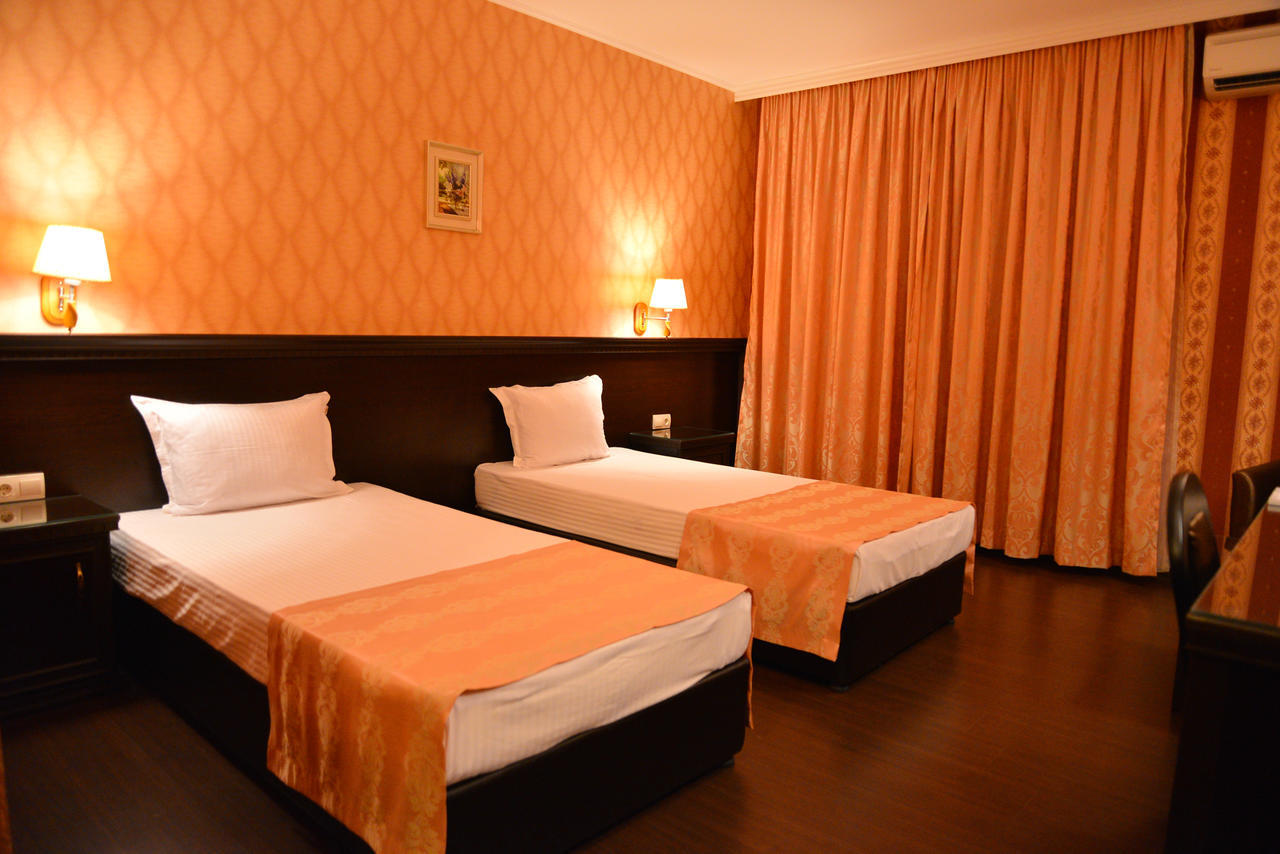 Chateau-Hotel Trendafiloff -B&B Chirpan Rum bild