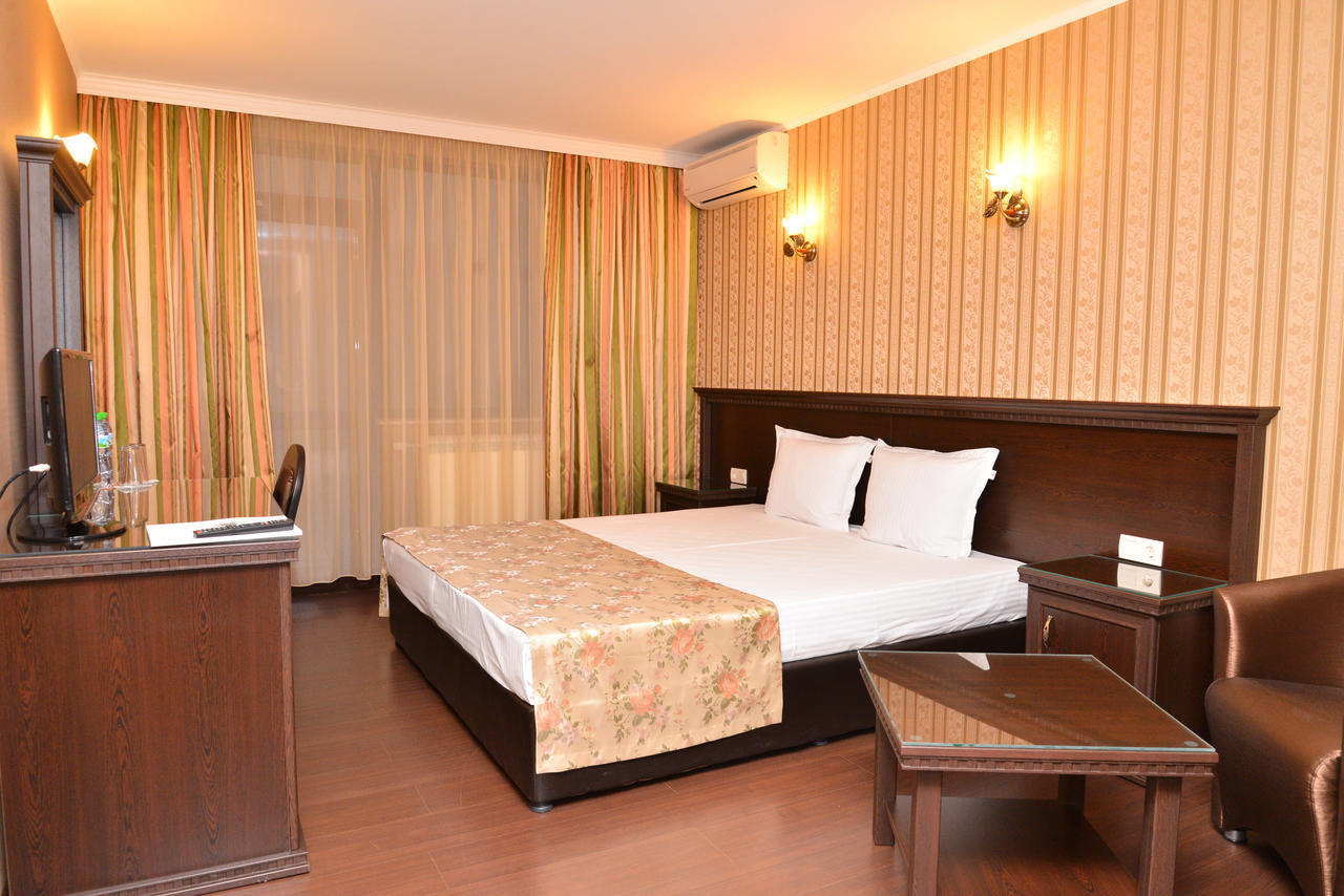 Chateau-Hotel Trendafiloff -B&B Chirpan Rum bild
