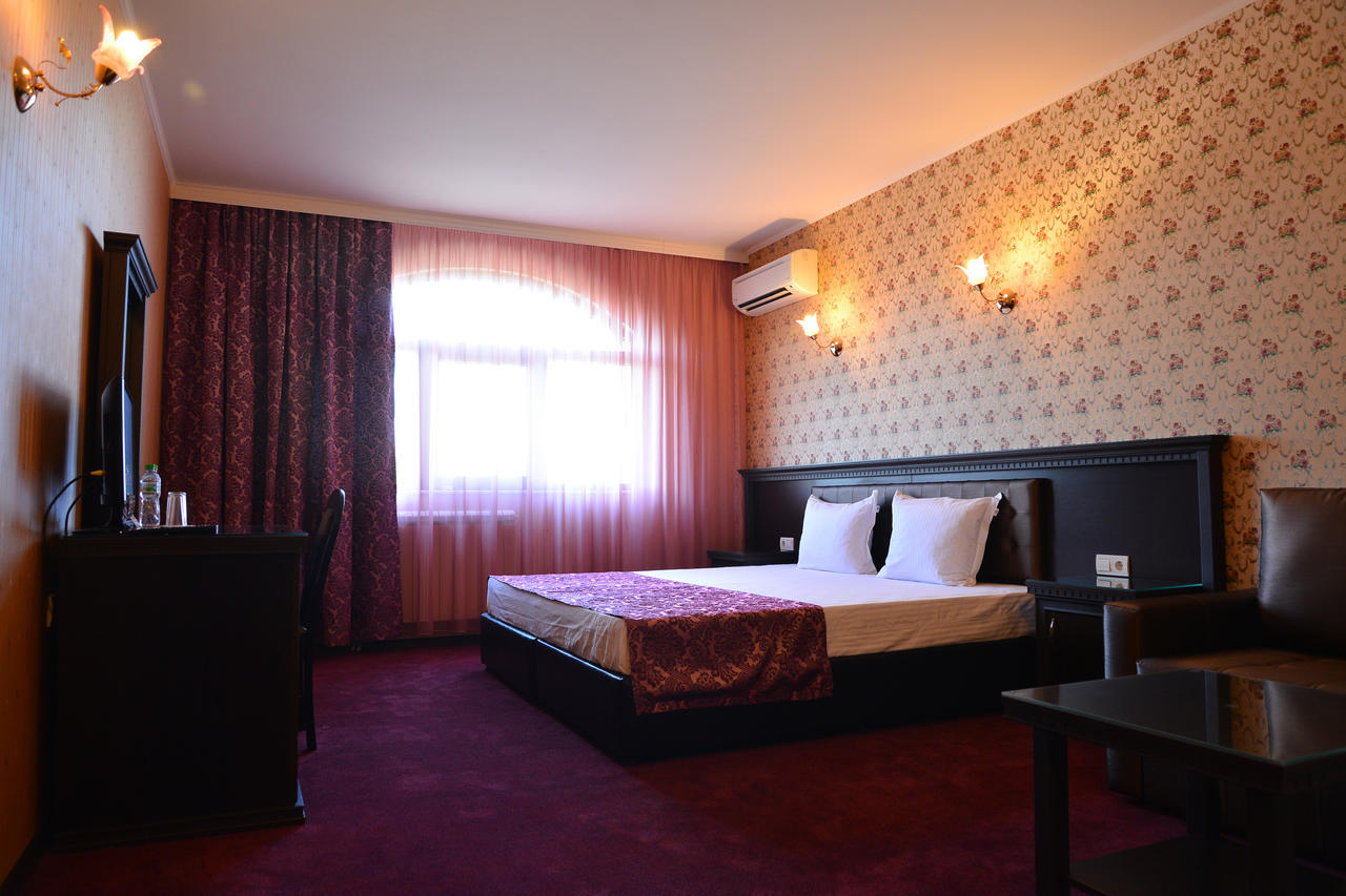 Chateau-Hotel Trendafiloff -B&B Chirpan Rum bild