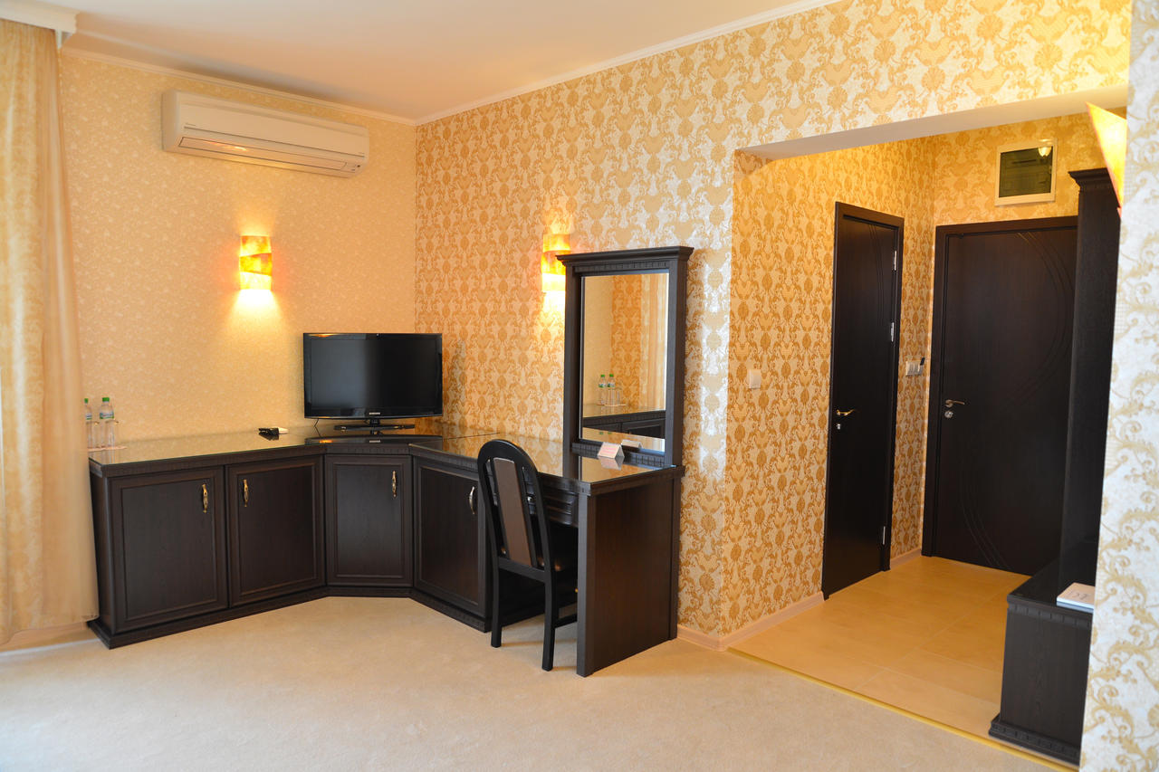 Chateau-Hotel Trendafiloff -B&B Chirpan Rum bild