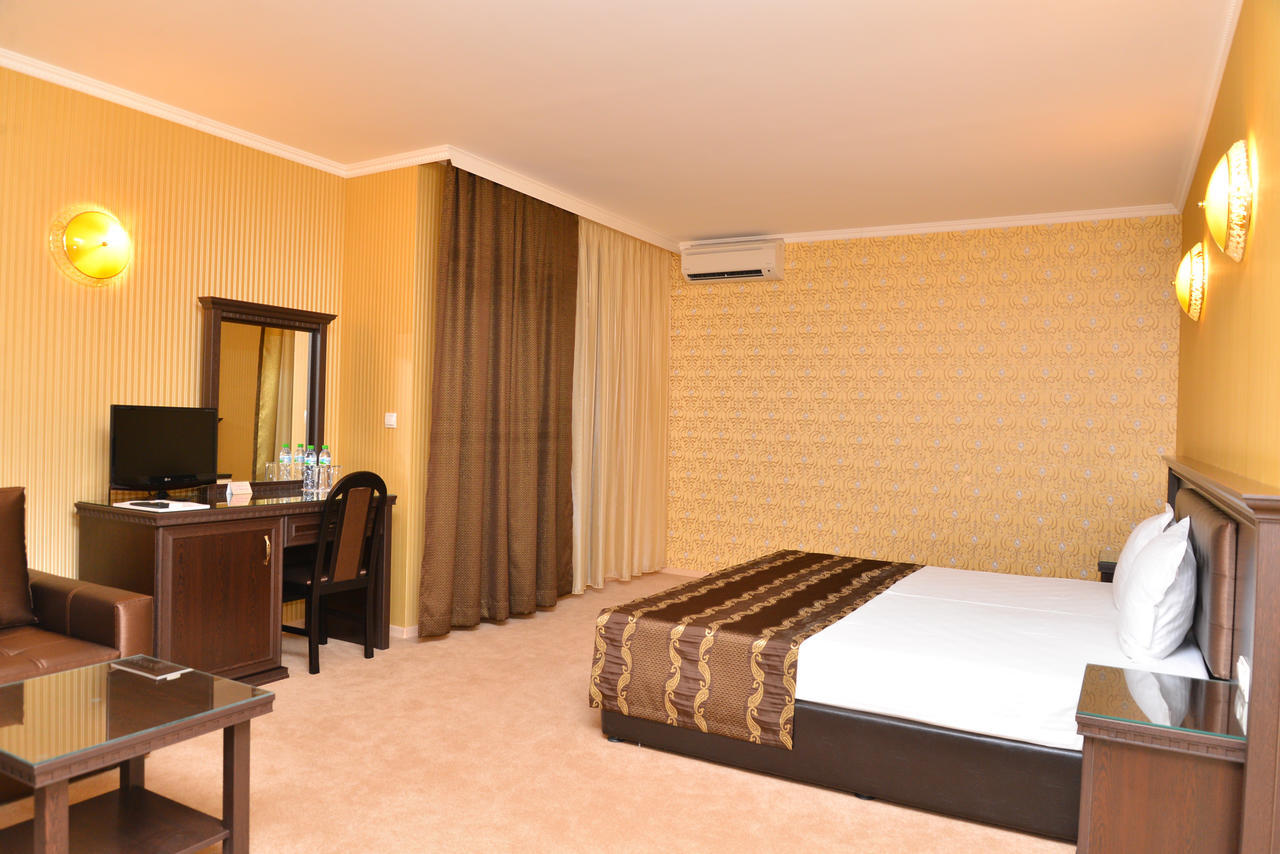 Chateau-Hotel Trendafiloff -B&B Chirpan Rum bild